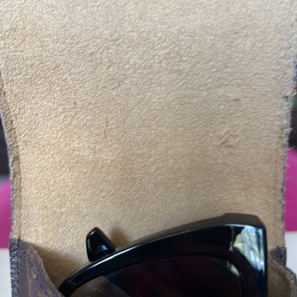 Authentic (MI1904) Louis Vuitton Glasses Case - Picture 12 of 14